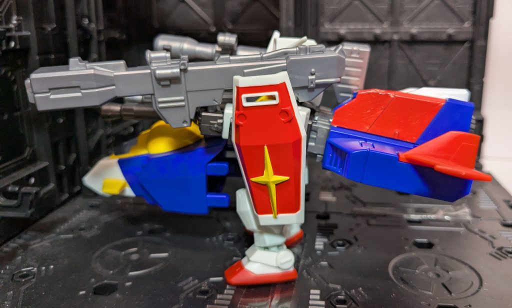 横向きの状態です。Gアーマーでの機動力を保ちつつ、手が自由になることで攻撃力をアップさせています。