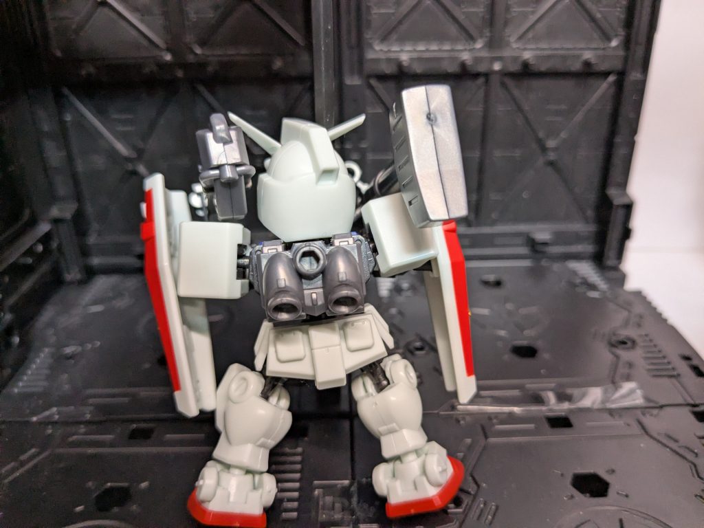 ドム用EXパーツのバックパックにGファイターを取り付けています。