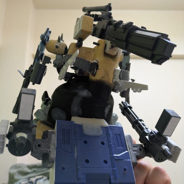 つぶやきの分も全て武装足しまして‼️プラス‼️ショルダー部にグフカスタムのシールドガトリング？を装備し防御面も少し考えながらも攻撃力も更に向上させて更に武装強化しました✨️✨️✨️他の方のつくる武装盛々のガンプラに比べると少ない位ですがまた少しだけ理想のザメルに近づけることができました。&nbsp;サイコザクのバックパックもつけたら更にすごいことになるかもとかたくらみながら今日の報告は終わります🙇皆様観て頂きありがとうございます🙇（4枚目）