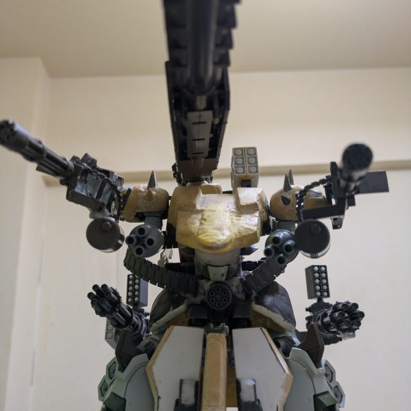 つぶやきの分も全て武装足しまして‼️プラス‼️ショルダー部にグフカスタムのシールドガトリング？を装備し防御面も少し考えながらも攻撃力も更に向上させて更に武装強化しました✨️✨️✨️他の方のつくる武装盛々のガンプラに比べると少ない位ですがまた少しだけ理想のザメルに近づけることができました。&nbsp;サイコザクのバックパックもつけたら更にすごいことになるかもとかたくらみながら今日の報告は終わります🙇皆様観て頂きありがとうございます🙇（7枚目）