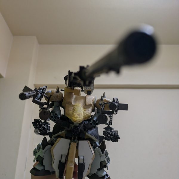 つぶやきの分も全て武装足しまして‼️プラス‼️ショルダー部にグフカスタムのシールドガトリング？を装備し防御面も少し考えながらも攻撃力も更に向上させて更に武装強化しました✨️✨️✨️他の方のつくる武装盛々のガンプラに比べると少ない位ですがまた少しだけ理想のザメルに近づけることができました。&nbsp;サイコザクのバックパックもつけたら更にすごいことになるかもとかたくらみながら今日の報告は終わります🙇皆様観て頂きありがとうございます🙇（6枚目）