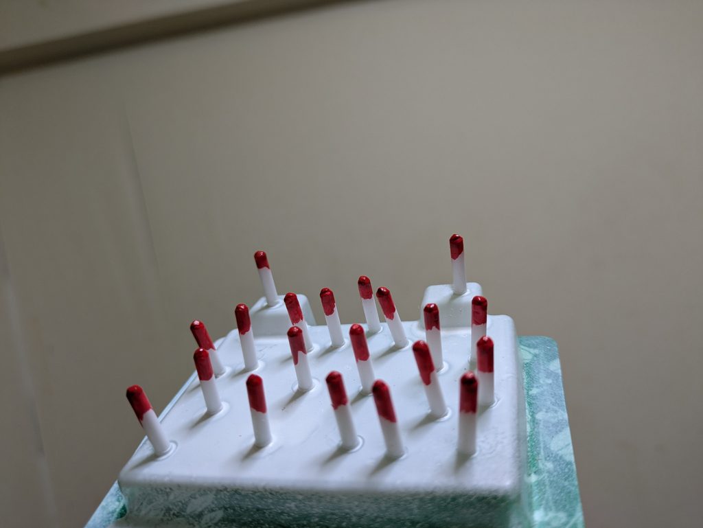 作品名：バースデーケーキ🎂ではありません（笑）<p>なんと…なんと今‼️昔ガンダムマーカーでの塗装しかやったことがないわたすが‼️サフ（缶スプレー）＆筆塗り初塗装を解禁？！致しました🫡 まだ小さい面積の塗装ではありますがはじめの一歩を踏み出しました🙇 初改造のザメル系モビ [&hellip;]</p>
