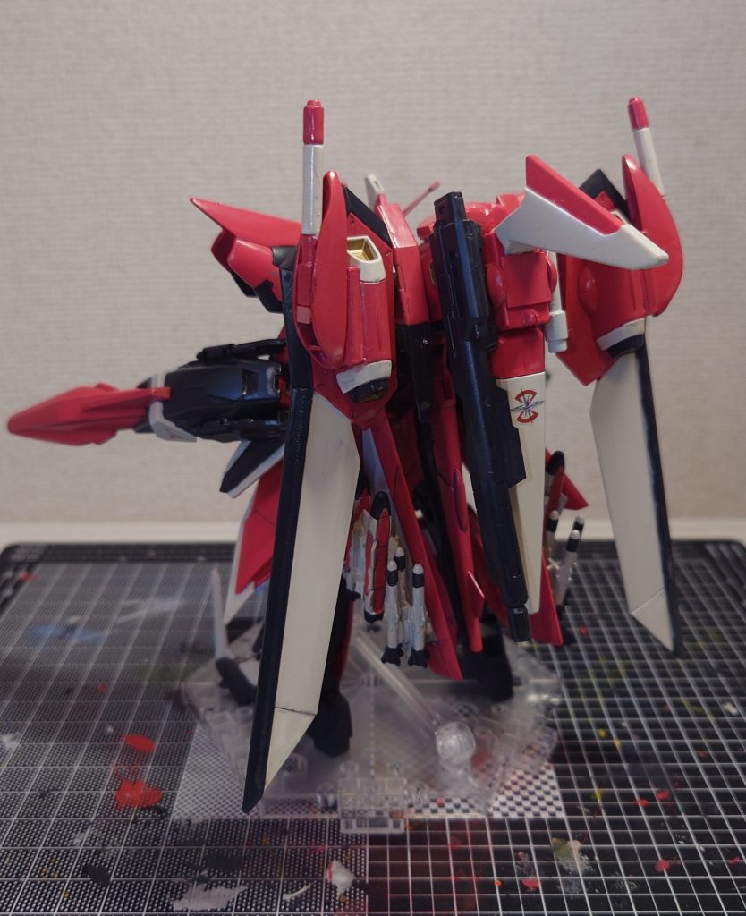 後ろからバックパックはイモータルジャスティスのものも流用ジャスティスのファトゥムみたく分離できるようにとも考えましたが、シンプルに空戦仕様としました