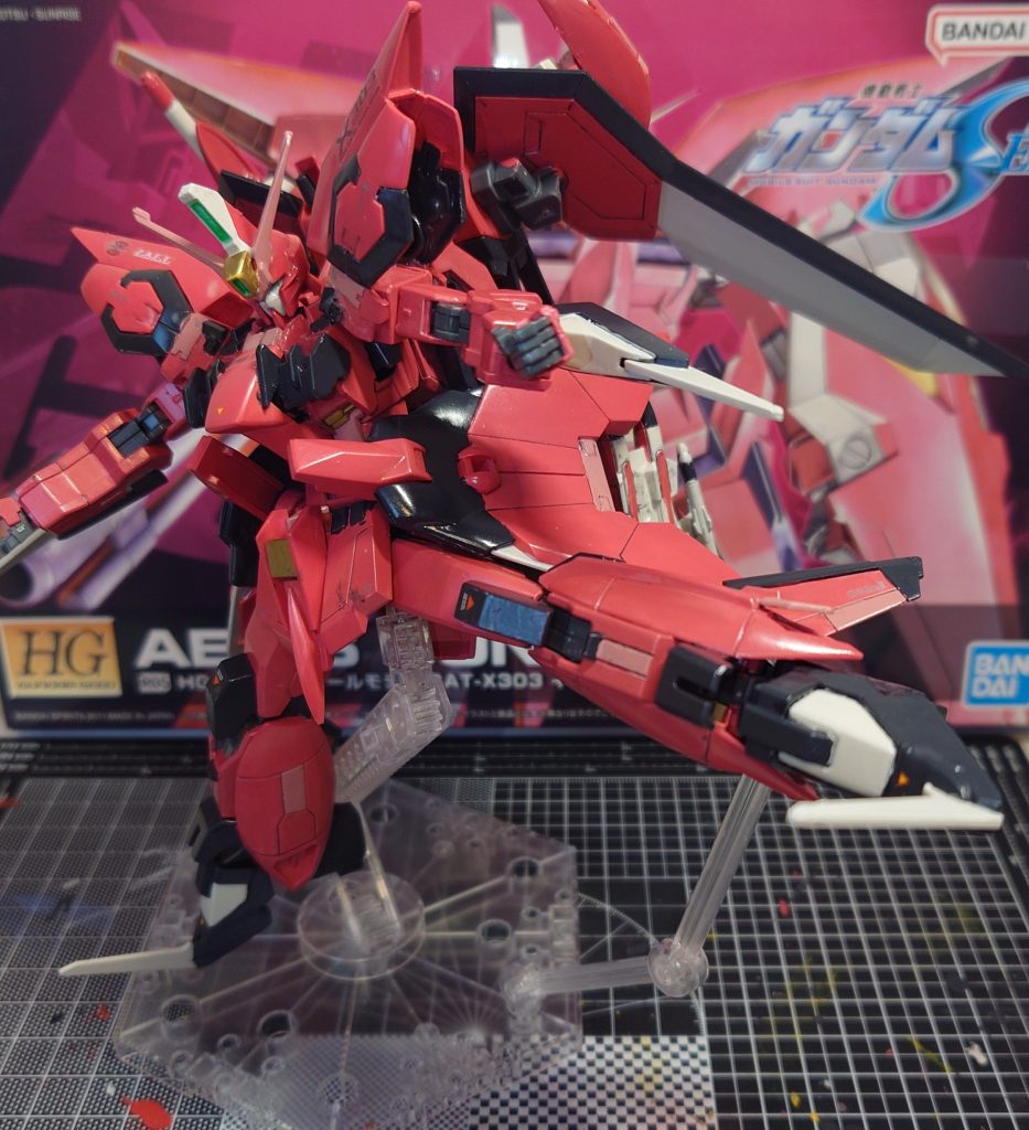 クローによる格闘キックで相手を制圧するのがアスラン・ザラ