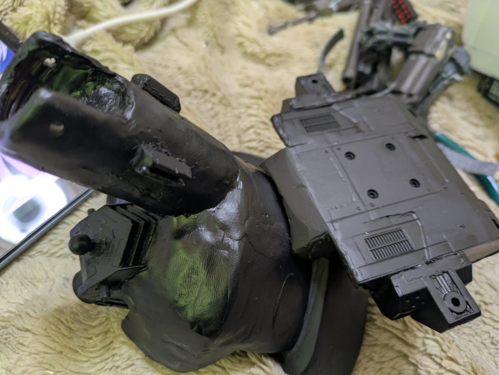 作品名：ザメル風モビルスーツ塗装前の初の黒サフ<p>塗装への第一歩</p>
