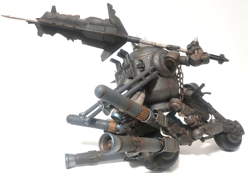 …この「明らかに何も考えていない」バーニアとプロペラントの配置が個人的にツボ。地味に同じバーニアを使わなかったりと細かい事をしています、何故なら世紀末だから。【質問】何故こんなにバーニアやプロペラントを付けるのですか?【回答】付けた方が速くなるから