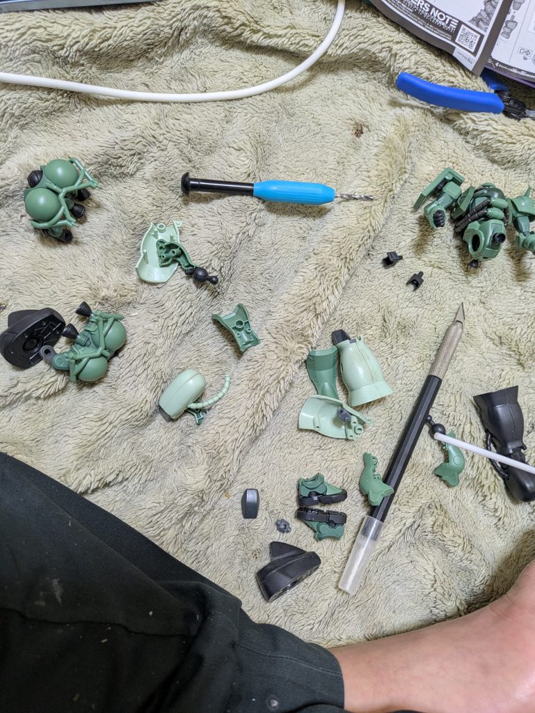 作品名：やっと素組できたから…<p>足が全力で違和感アリアリなので旧HGUCザクIIの膝から足を取り付け中 なんであんなに細いのかと疑問(ーー;) 自分の意見なので💧ジークアクスザク好きな方ごめんなさいm(_ _;)m先に謝ります。 ザク系が好き過ぎて理想 [&hellip;]</p>
