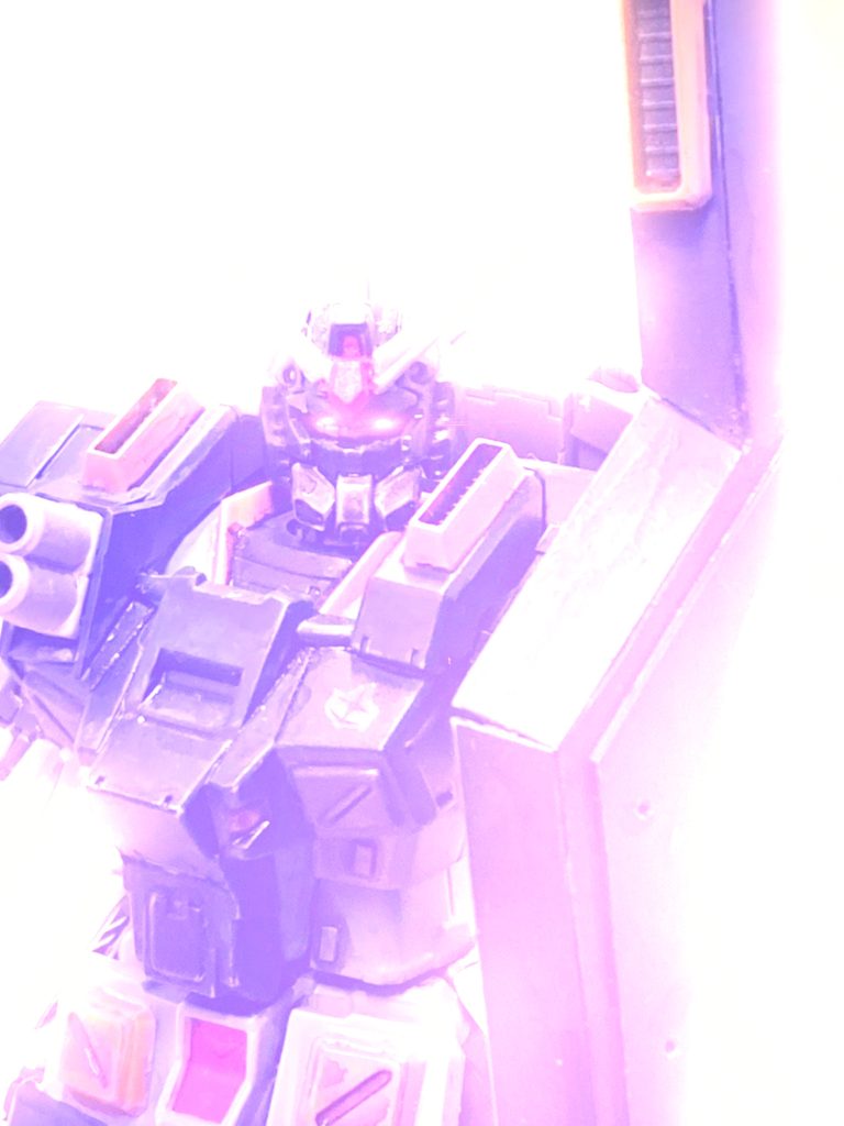 （パパ——。）（あなた——。）　アリスとアイリーンの、永遠に喪われた懐かしい笑顔が見えた後、マイセンはその視界が激しく明滅し、意識が遠のいていくのを感じた。　怒りや、憎しみではない。だが、決して、穏やかなものではない。　言い表しようのない、激しい感情の波が自分を飲み込むのを感じると、コクピットに激しい衝撃を感じ、マイセンの意識は途絶えたーー。第４話・完◇◇◇◇◇◇◇◇◇◇◇&nbsp;ジオン編　遠雷の継灯　第四話はこちら連邦編　雷鳴の伝灯　目次はこちら押忍やすじろうさんとのコラボ企画第二弾！第四話をお届けしました。いかがでしたでしょうか。全て、ヤスさん作ストーリーとデジラマになります。2人の戦いもクライマックス。戦場に流れるアメイジンググレイスは2人の運命を変えるのか。次回もお楽しみに。今回のあとがきはミドルアーマーガンダムMSV設定になります。