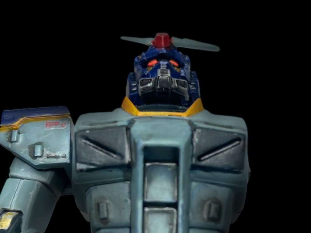 　人はいつかは死に、誰しもがその歩みを終える。　死は平等にやってくる。　平等に——？　本当に、そうか——？　力あるものが、理不尽に——そうだ、奪われたではないか。　それは、平等な死なのか？　あの理不尽を、平等にするために、戦ってきた。　あの連中を、ジオンを、滅ぼし尽くす。　奴らの大切なものも、奪い尽くす。　あのザンジバルを撃ち墜とし、ジオンに、もう１人の自分を作り出したとき、復讐は、完成したのだ。これで、自分を地獄に叩き落した理不尽な死は、彼奴らにとっても”平等”な死になった——……。