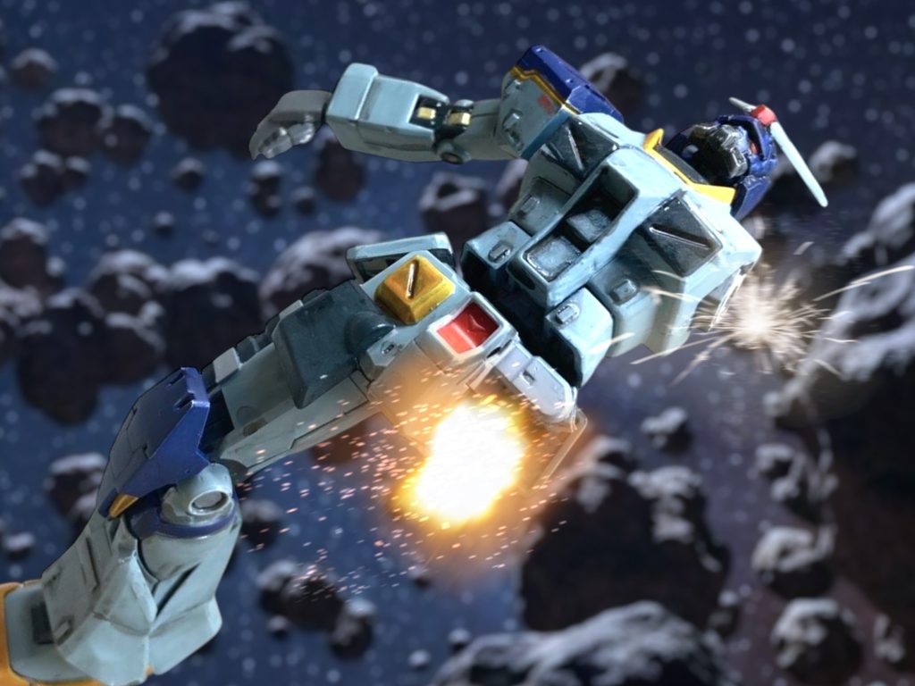 　うっすらと目を開けると、目の前のコンソールパネルはあちこちに警告が表示されていた。コクピットはけたたましい警報音に満たされている。敵の一撃と、敵の武器が自壊した衝撃とで、ウォーシールドは破壊されていた。装備していた追加装甲が殆ど破損して、パージされていたが、犠牲になった装備のお陰で機体は無事だったようだ。だが、戦闘機動に必要な推進力は、アーマーに頼っている。そのアーマーは失われた。シールドを保持していた左腕と、左脚も吹き飛ばされている。これ以上の継戦は不可能だ。（結局、機体性能に助けられたか……。）　技倆の問題ではない。機体性能の差ーーつまり、自分が生き延びたのは、連邦か、ジオンか、背景にしているものの、経済力の差による結果でしかない。