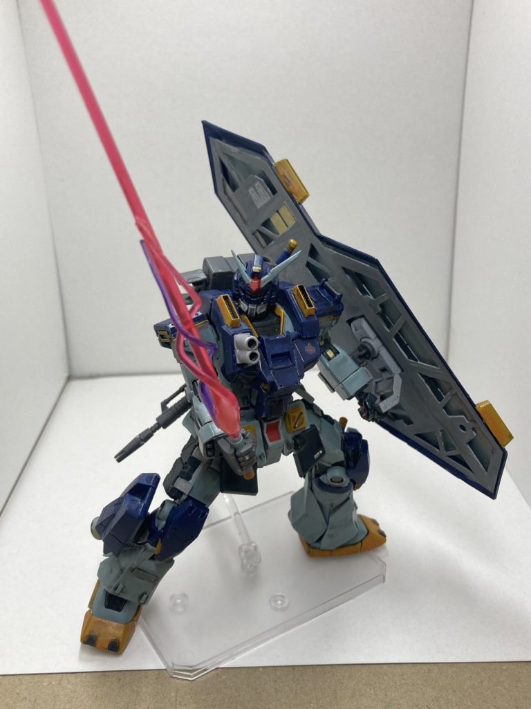 高出力ビームサーベル脚部の増加ブースター兼サーベルラックに二振り収納している。通常のサーベルの約2倍の出力があり、その分運用時間も短くなっている。