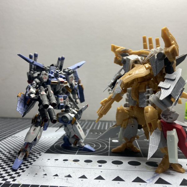 ※注意　閃光のハサウェイ　キルケーの魔女のネタバレ要素を含みます。今流行のアレの製作です。劇場視聴後、猛烈に熱が上がったので一気に組み立てました笑。形は、ほぼできてます。これ作った人なら分かってもらえると思うんですけど中の人の形状変更がまぁまぁ大変で、腕のポージングから、足の折りたたみまで、固定モデルとはいえかなりやってます。外の腕は可動します。そして、デカイ。ナイチンゲールの鳥足も使ってるんで巨大化してます。じゃんじゃんやっていきます😁。（6枚目）