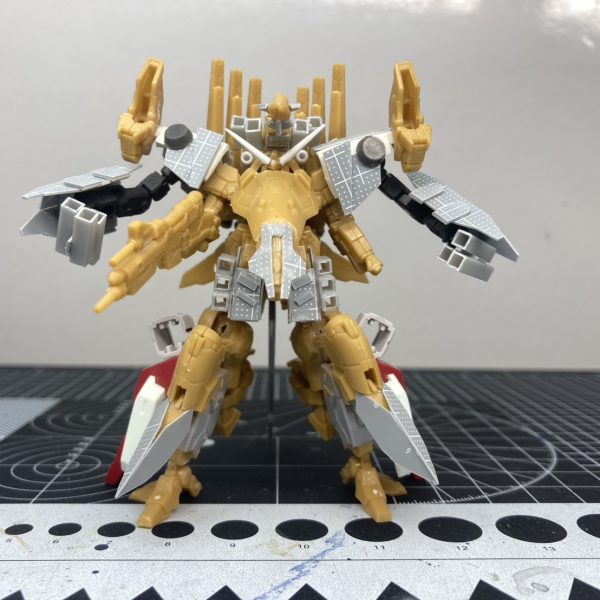 ※注意　閃光のハサウェイ　キルケーの魔女のネタバレ要素を含みます。今流行のアレの製作です。劇場視聴後、猛烈に熱が上がったので一気に組み立てました笑。形は、ほぼできてます。これ作った人なら分かってもらえると思うんですけど中の人の形状変更がまぁまぁ大変で、腕のポージングから、足の折りたたみまで、固定モデルとはいえかなりやってます。外の腕は可動します。そして、デカイ。ナイチンゲールの鳥足も使ってるんで巨大化してます。じゃんじゃんやっていきます😁。（2枚目）