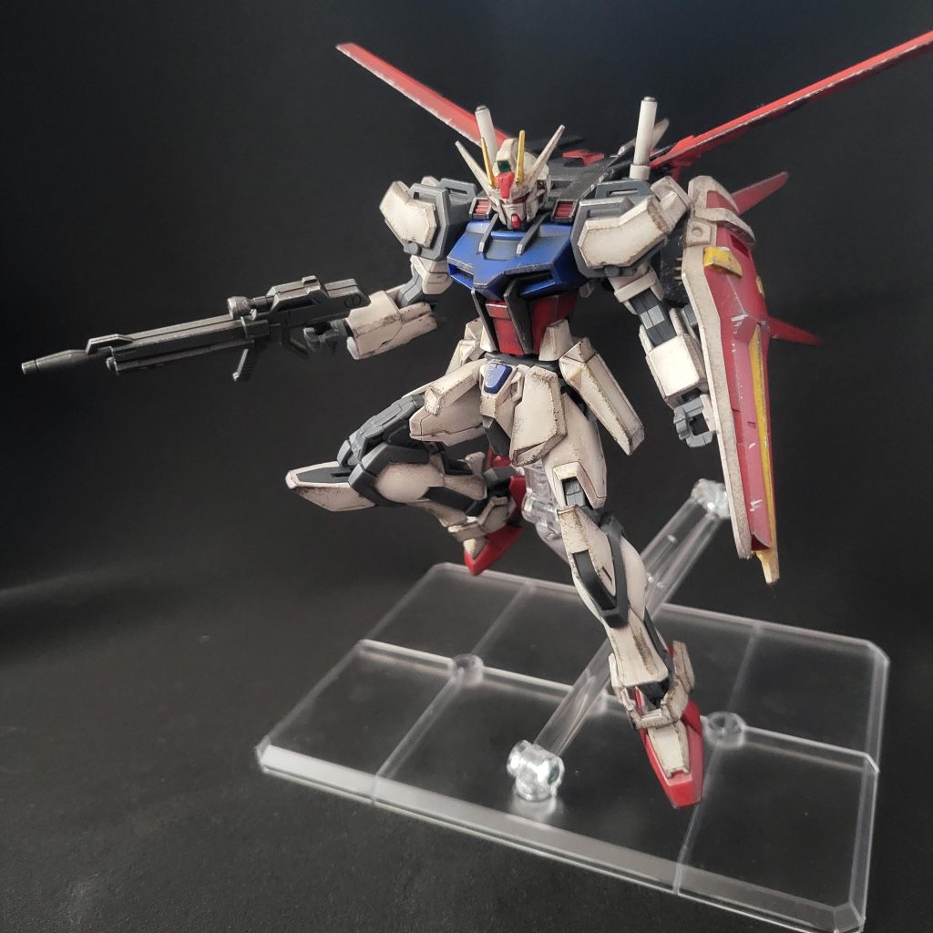 甘い部分はありますが息子(小1)のウェザリングもうまくなったなぁと思ってますSEEDは初めて見続けた最初のガンダムでした。当時は中学生でフリーダムが好きでしたが、ヤキンの戦いでデュエルの活躍を見て惚れてプラモデルを買いましたね。GAT初期シリーズの型落ち機体なのにフリーダム、ジャスティスが手こずったフォビドゥン、レイダーを落とすなんてそりゃあカッケェですよ