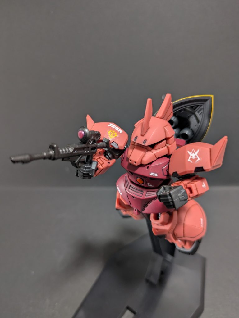 結構、動きをつけれます😆ドムは買えませんでしたが、ゲルググは見つけたので買っちゃいました！やはり1つ買うと欲しくなりますね😅