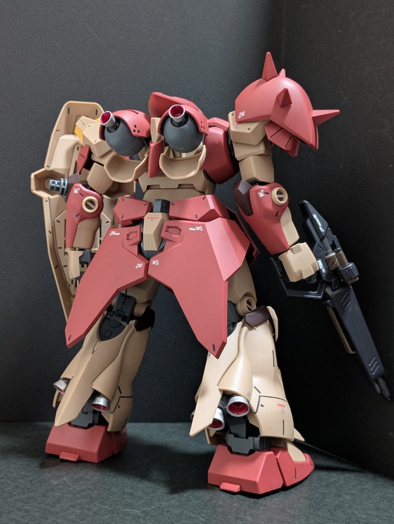 半地球連邦政府組織マフティーの主力機で、お馴染みアナハイム・エレクトロニクスが開発した機体!全体的に丸みを帯びたデザインとスパイクアーマーでジオン系の機体に見えますね✨️マフティーとアナハイムの関係性を隠すためだとか😆