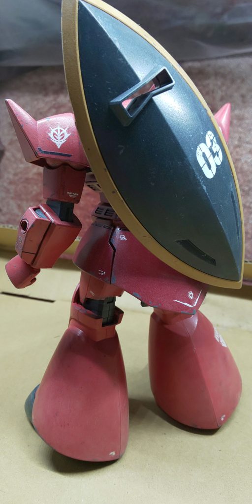 &nbsp;足が丸いせいか、なかなか上手く立ってくれません😅シールドが重いのか、すぐ後ろ体重になる💦