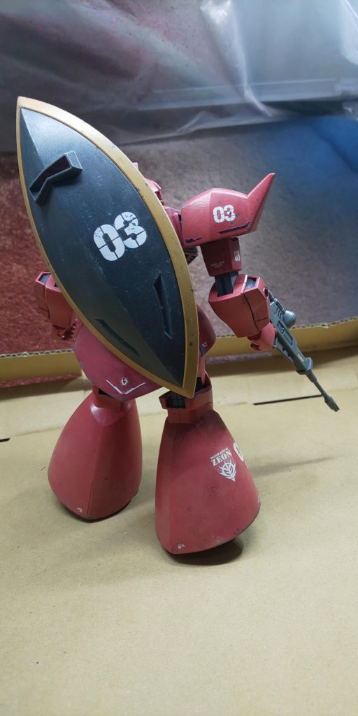 &nbsp;ヤフオクで購入したこのゲルググ、パチ組みにトップコートをしてあったようですが、随所に液垂れするほどたっぷりとかけてあって洗浄に手間がかかりました😫