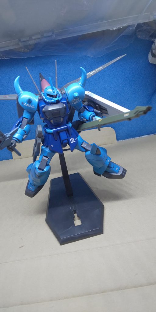 &nbsp;ビーム砲展開。バックパックからのジョイント部がもう少し細かく稼働すればいいのですが、有り合わせの30MMのオプションパーツしかなく、あちこちムリしてます😅