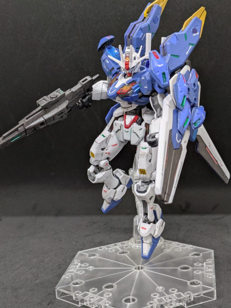 配色も青を多くしています。クレオスから出ている明るめの通常型のエアリアルブルーがとても良い色なので、改修型は濃いめの青なのですが、改修型の青をメインに通常型のエアリアルブルーとメタリックブルーを塗ってみました。