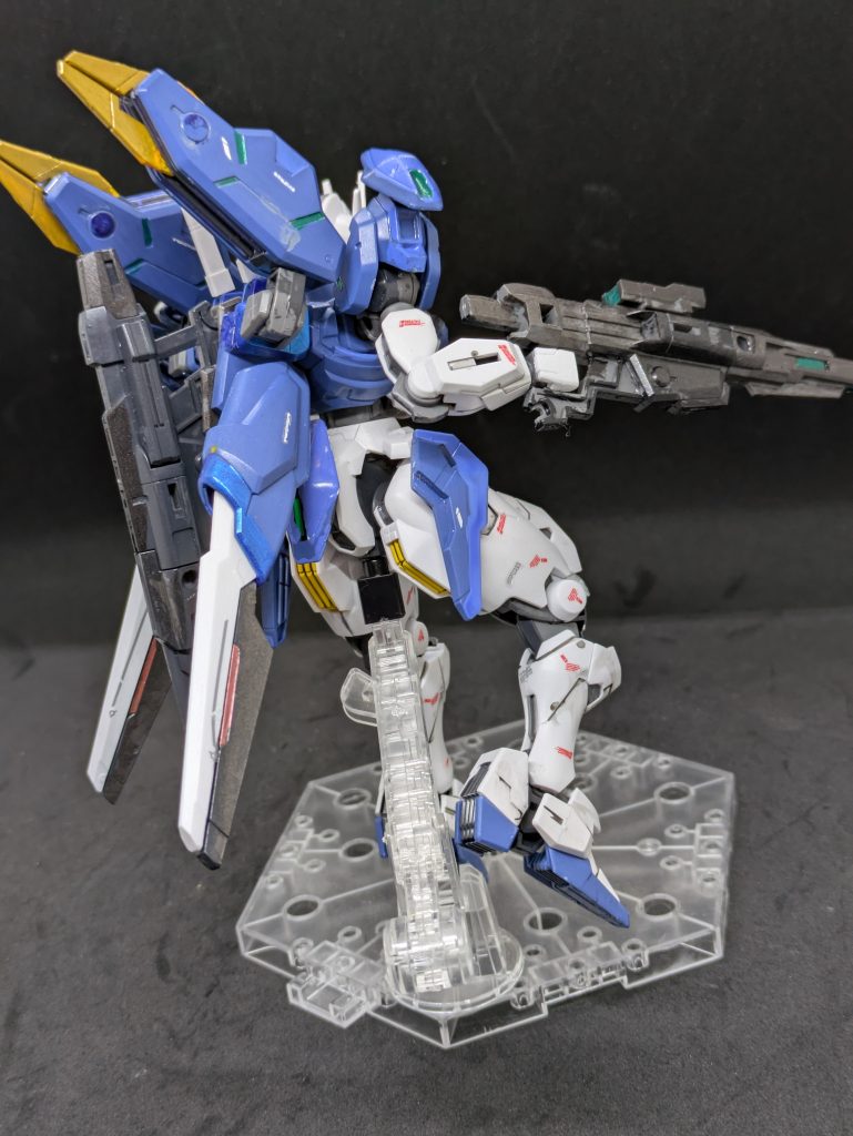 うるさくなりますが、全体的にレッドラインとグリーンラインを多く入れてみました。宇宙世紀とは違うメカニズムなのでOKでしょうw