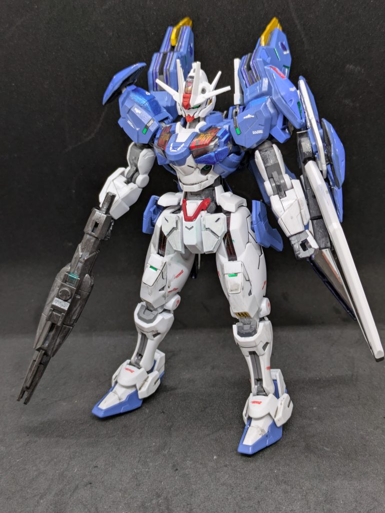 XVXー016RN ガンダムエアリアル改修型。実は水星の魔女は、もっとレ○ビアンでキャッキャウフフな作品を期待していたのですが（そんな展開になるわけあるかー！w）、そうはならなかったので（爆）、途中で脱落しそうになったのですが、会社のオタ女史にもうちょっと頑張って観てください、と言われ完遂できました。正直ガンダムでなくても良いのでは？と身も蓋もないことを言いますが、アニメとしては設定とかも面白いので、考察動画とかで世界観を保管していくと、この作品の良さが理解できました。登場人物は女の子多いしね（結局そこなんか！と一人ツッコミ）。