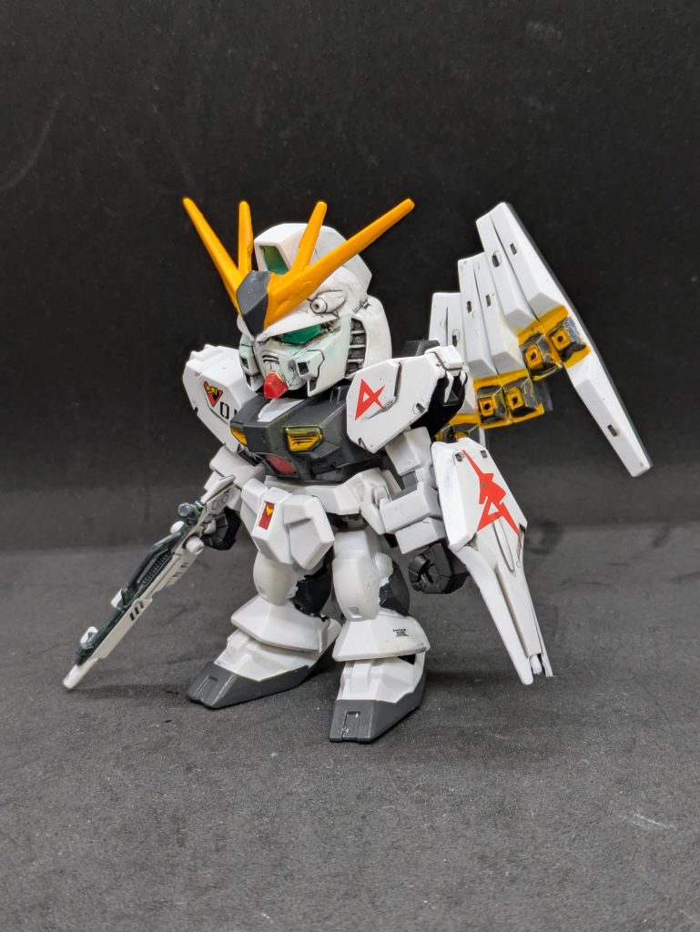 色分けは主にシールなのですが、なるべく塗り分けました。デカールはHG用とかから使用しています。