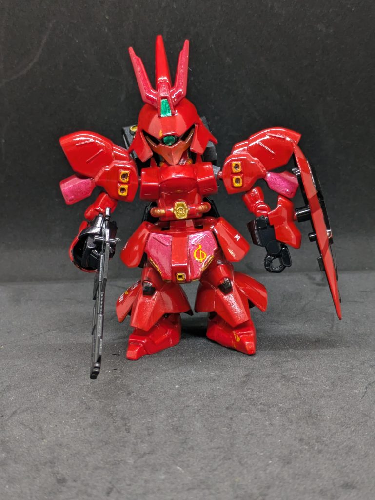 サザビーです。コチラも精悍なスタイルです。今風なSDスタイルということですかね。肉抜け穴は全部埋めました。