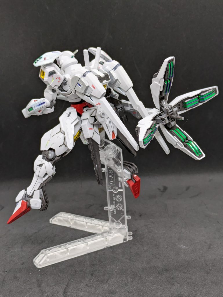 【これが水星の魔女のタイトル回収なのか?】キャリバーンの主武装、バリアブルロッドライフル。魔女の箒と呼ばれる武器です。なるほど、魔女の箒か!それで水星の魔女なんだ!