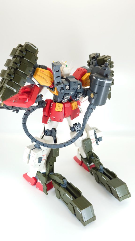 後ろにクローラー展開するだけで高速走行できるというのはちょっと謎理論(躓くんじゃね？)ですが、重武装感は出てますね。