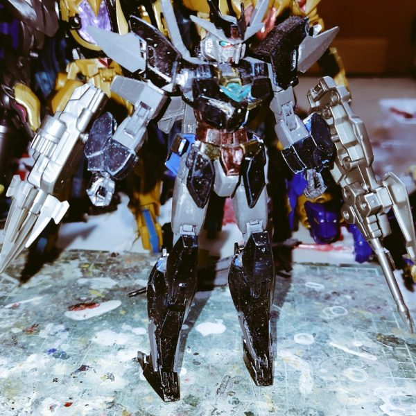 ガトリングクロー&ヒートアサルトシールド、完成しました。ガトリングクローとヒートアサルトシールドはダークアースリィに装備することが出来ます。（3枚目）