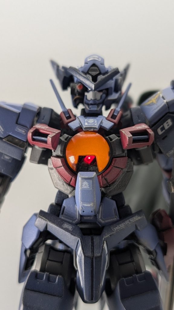 胸部パーツ内にはビットトレードワンさんの磁気スイッチLEDユニットを埋め込んでいます。トランザム使用時強く発光するイメージでやってみました☺️今後もこのモジュールは作品に活かしたいと思っています!