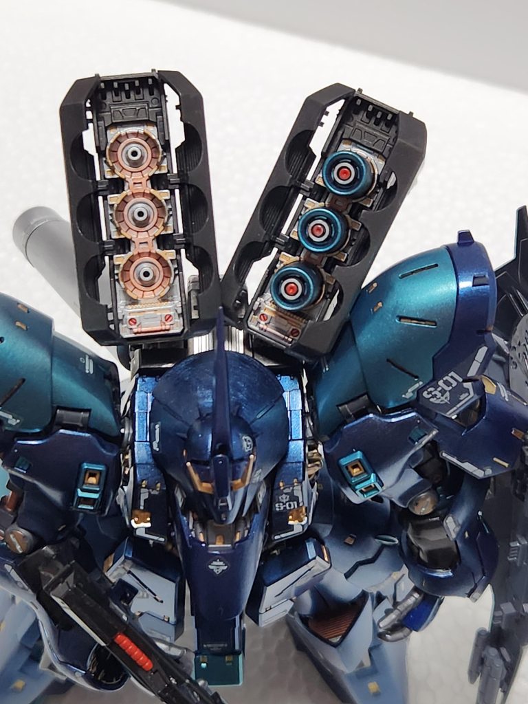 ファンネルポッドも塗り分けました。ファンネルの羽も地味に多くて大変でした。