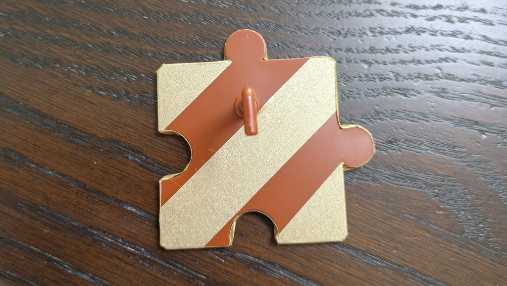 台座はシンプルに、金色マスキングテープで飾っただけ(塗装なし)。