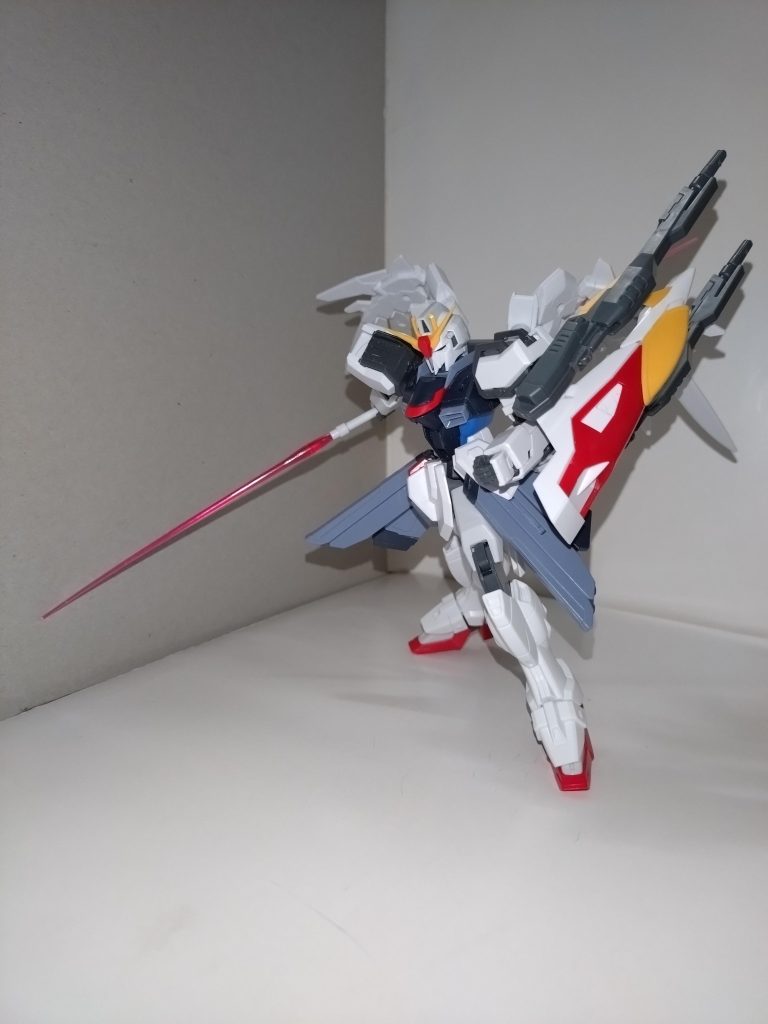 ビームサーベル連結可能。ラック位置は明かされていない。リサ「ゲルググの薙刀回転みたいに、連結状態で回転させるのもいい」