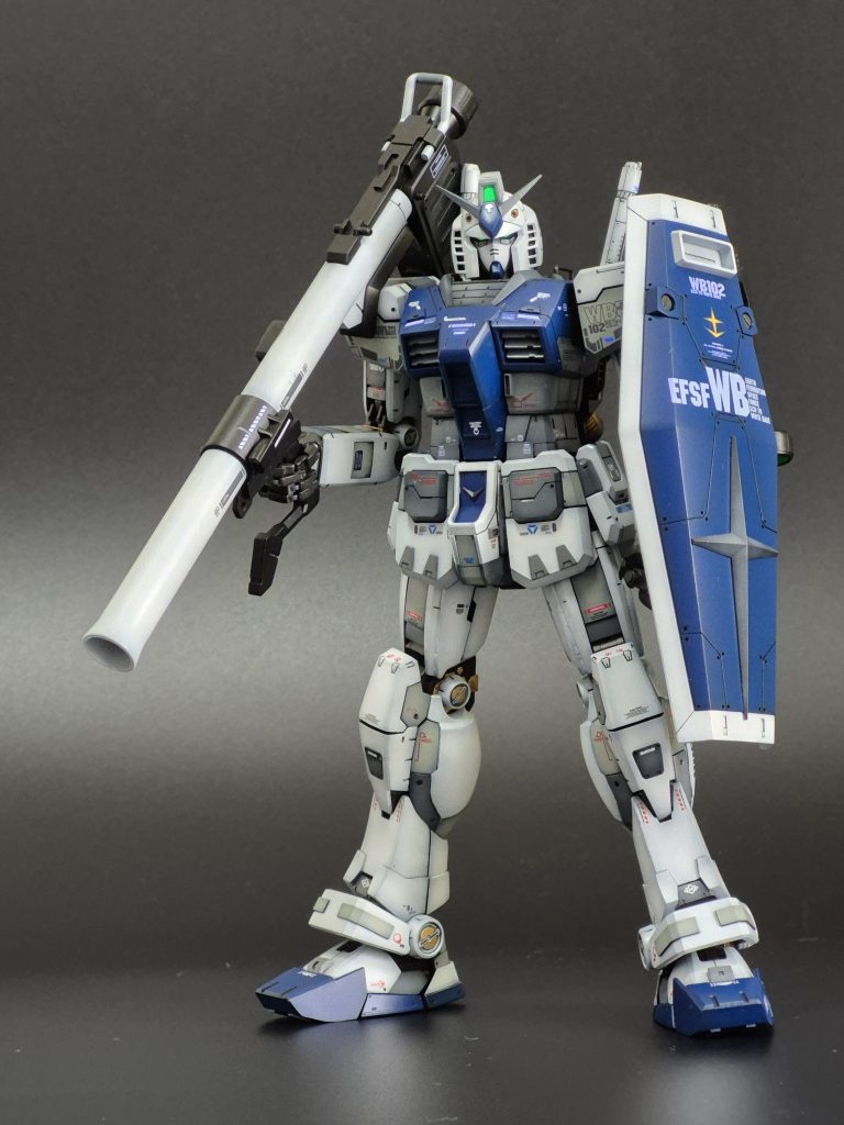 色調とフォルムはガンスタフォローさんの作例を参考にさせて頂きました。塗装については初めての黒立ち上げに挑戦しグラデーションが派手にならないように注意しながら塗装しました。