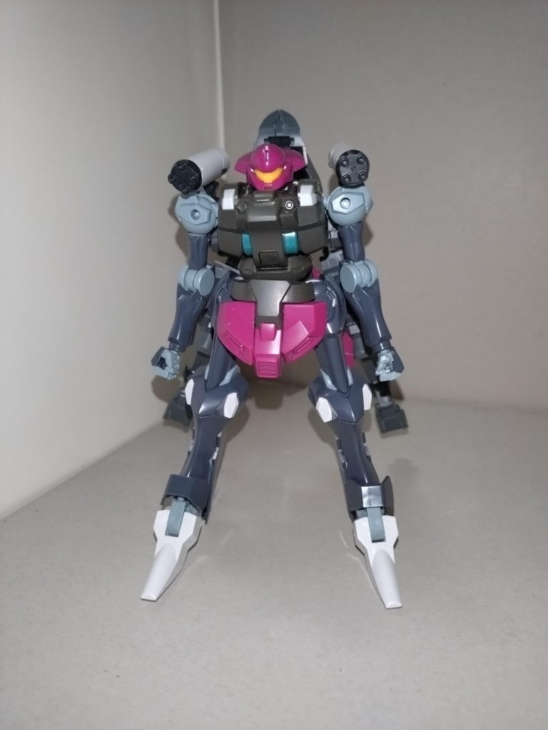 【概要】FP/V-760B3　ブーストディランザAfterglowを率いるベース担当・上原ひまりが制作した、非可変機である「モータルディランザ」を、可変機に再改修した姿。