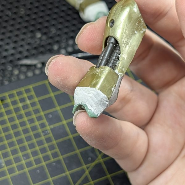 パテ盛りのきつさは動画に込めました笑でもシルエットはいい感じになったと思います✨️どうでしょうか？☺️↓動画です（2枚目）