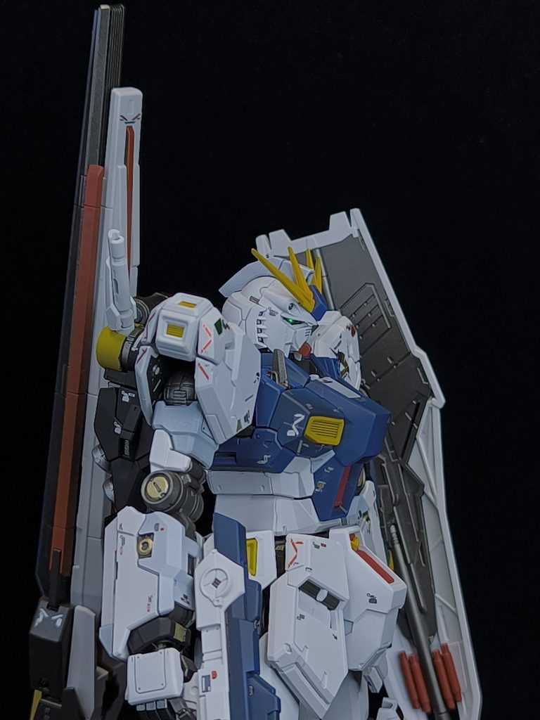 横から見るのがかっこいいキットです。