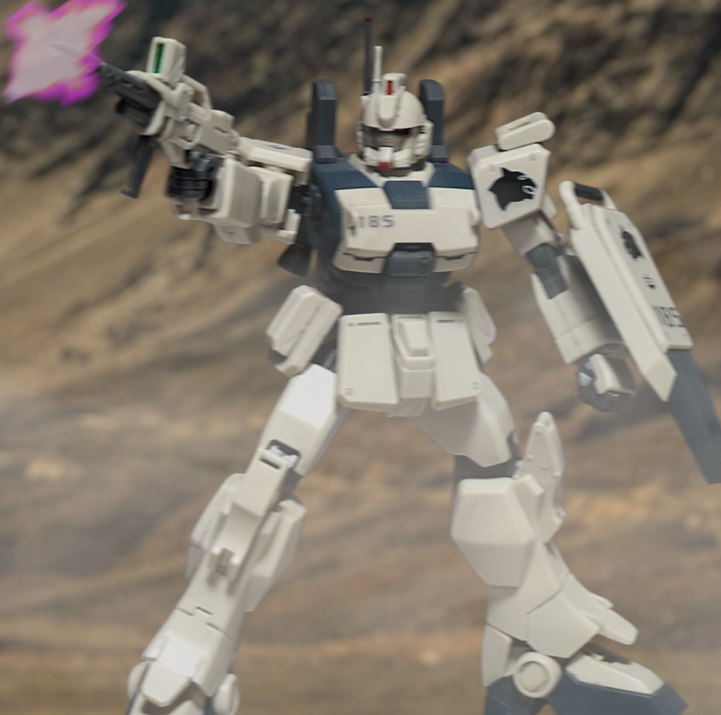 エリカ・ローレンス大尉は一年戦争中、国連海兵隊ガンダム試験部隊の第17実験隊第5小隊を率いて日本戦線を戦った歴戦のパイロットなのだが、命令違反、上司への反抗(終戦直後の羽田空港臨時基地内で海兵隊舐めた宇宙軍将校を病院送り。オークリー基地時代に海兵隊を侮辱したティターンズのジャマイカンの公用車をイージーエイトで踏んづけてスクラップ)でトリントンに飛ばされてきた問題児だった。それでも地上戦に関しては基地では随一だったので今回ニャアンの僚機となった。この日の訓練ではシイコとタキザワを分断し各個に迎撃するべくエリカが先に出て狙い通りに分断成功…というよりはシイコがわざと食いつかせてタキザワ機がエリカ機に向かうエリカ[技研のお嬢様の実力見せてもらおうか!!]エリカはビームライフルを連続射撃。すぐに演習区域内に点在する残骸に身を隠し、そして一瞬で間合いを詰めてくる。タキザワ機のビーム・スプレーガンを直感でかわす。なぜ動きが鈍い旧式機でここまでできるのかはある意味基地最大の謎。