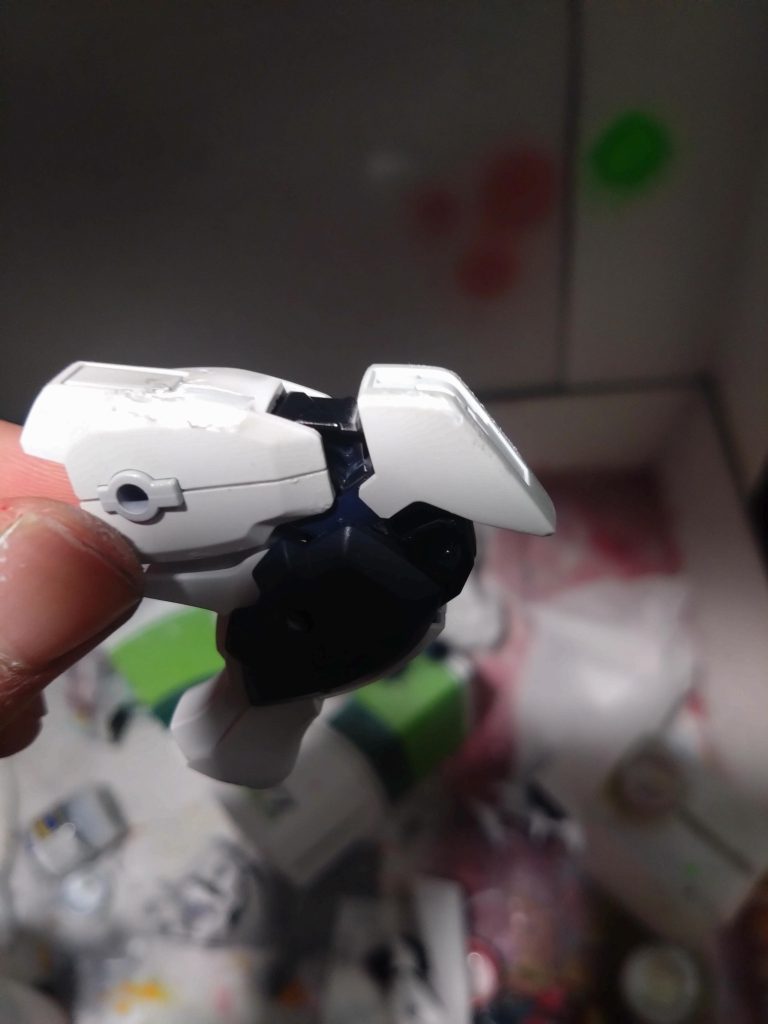 作品名：やりなおし<p>クリアホワイトとつや消しグレートーンで暗めの白にしようとしたらパーツ全部駄目になってしまいました 今日やった分の全部駄目なので精神にかなりきてます</p>
