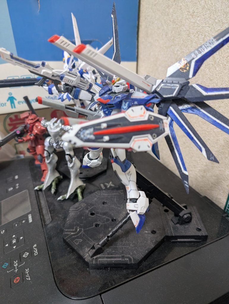 久しぶりに作った事もあり、あまり凝った事は出出来ず…部分塗装でウイングの塗り分けと、軽くディテールアップはしました。デカールが手に入らなかったので、コンパスマークと赤いラインは手書きです。