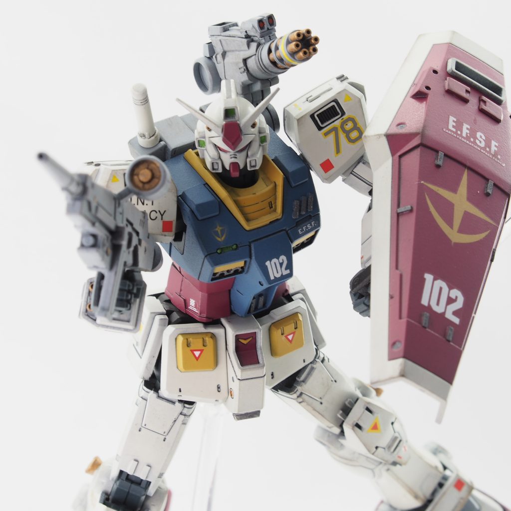 セカンドロット系のハイパービームライフルにサンダーボルト版のシールドを装備