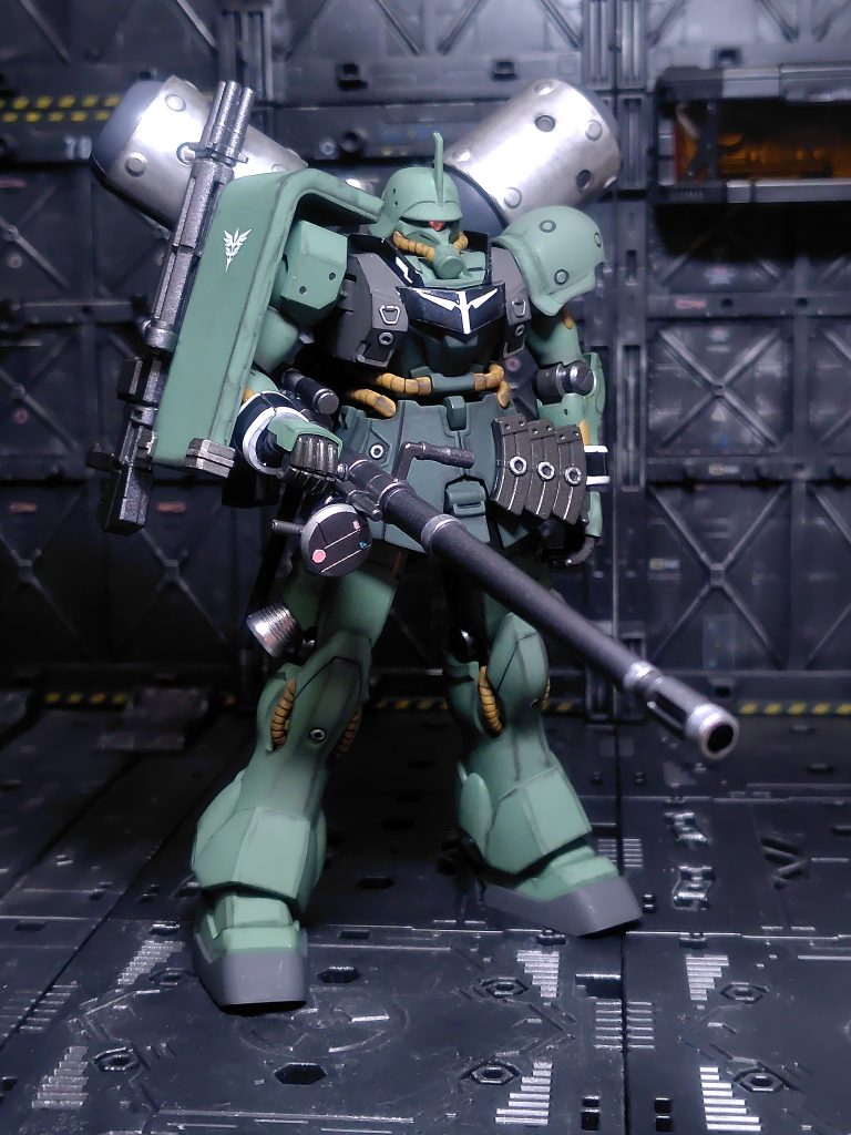 なんといってもこのランゲ・ブルーノ砲改と重装バックパックがカッコいいキットですね。センサー部分は付属シールと100均のキラキラシールを組み合わせています。武器全般はガンメタル、ランゲブルーノ砲はあちこちゴールドなどのマーカーでアクセントを入れています。ギルボアさん...(gundam-kao9)