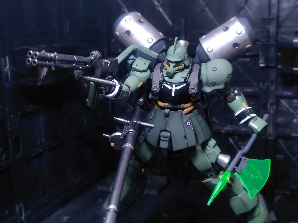 ビームガトリングガン、センサーはオールマイティモノアイの2ｍｍ。余剰も含めて武器類が多いキットなので心が折れないようにまず武器を塗装と合わせ目消しも含めて全部完成させました。精神衛生上こっちの方がいいですね。ギルボアさん...(gundam-kao9)