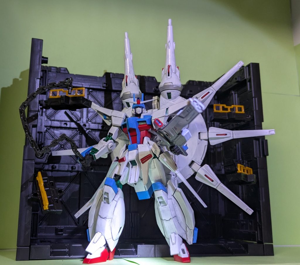 何と誰も乗っていない状態で機体自ら動き出したのである。そのまままっすぐミレニアムに向かい、クルー誰一人気付かないまま艦にしがみついて宇宙に上がっていった。