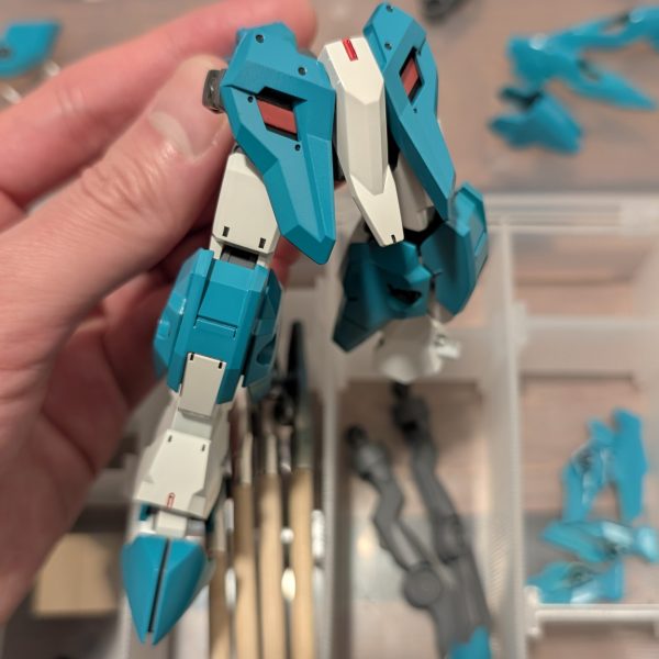 ザガン部分塗装も大半終了どうしても実際の色とおんなじ感じに写真がとれない…あとはデカールとトップコート！完成まであと少し、がんばる😱（2枚目）