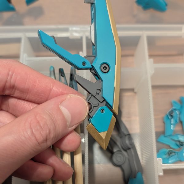 ザガン部分塗装も大半終了どうしても実際の色とおんなじ感じに写真がとれない…あとはデカールとトップコート！完成まであと少し、がんばる😱（3枚目）