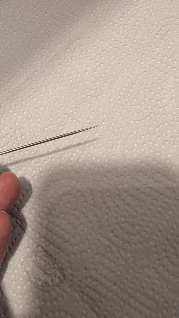 作品名：やらかした…<p>エアブラシ掃除中にニードル落としたアホはどいつだい？ あたしだよ！ 新しいニードル来るまで耐え😭</p>
