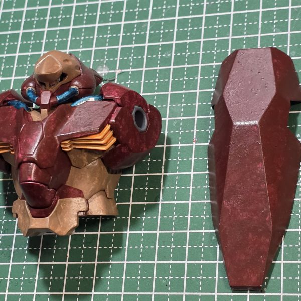 劇場版キルケーの魔女に触発されて買ったメッサー。F01は前作で捕獲されたガウマンが搭乗していた機体（今作ではM型が登場）。使用感を出すべく筆塗り&スポンジ塗装に挑戦中。（3枚目）